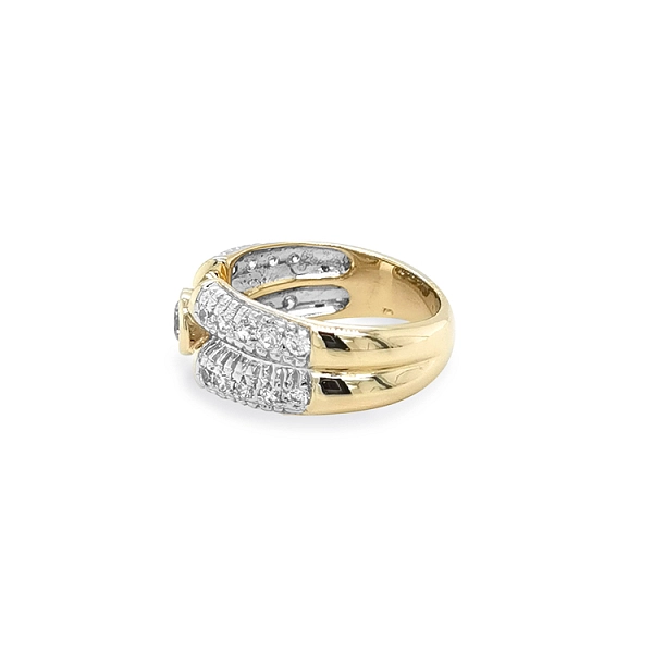 Gold Ring with Zircons