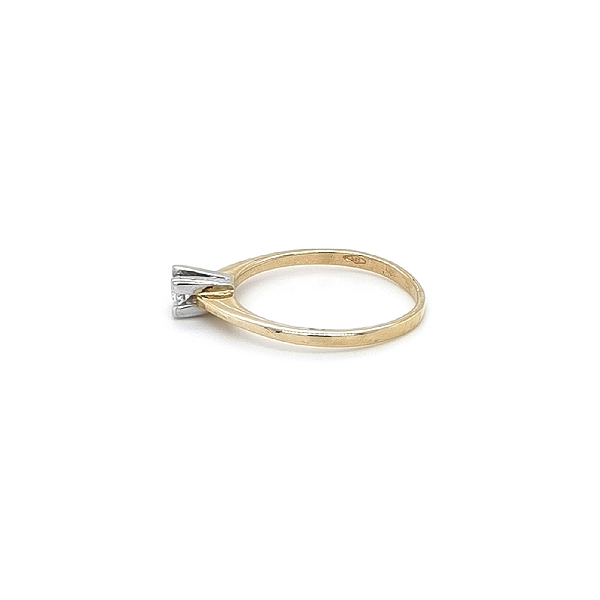 Engagement Ring with Zircon made of Combined Gold