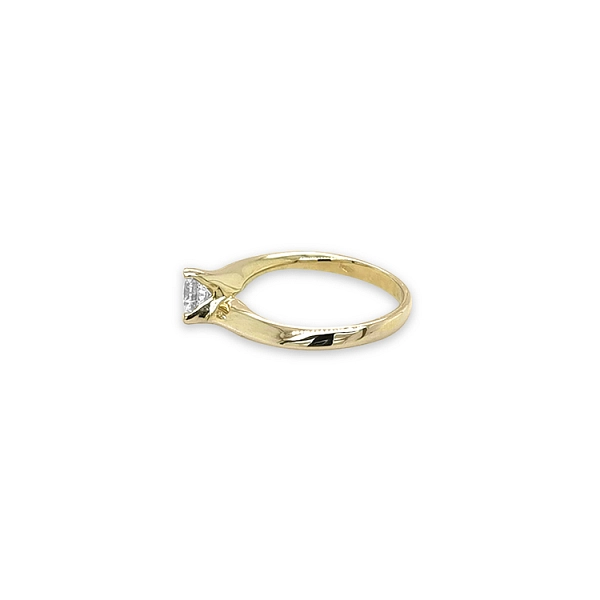 Gold engagement ring with cubic zirconia