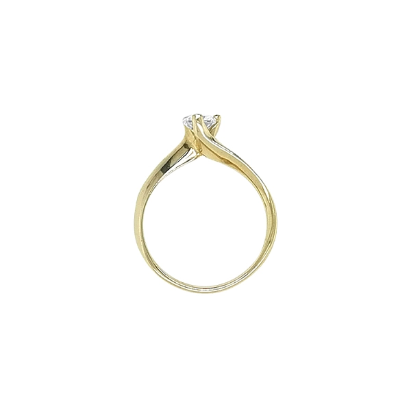 Gold engagement ring with cubic zirconia