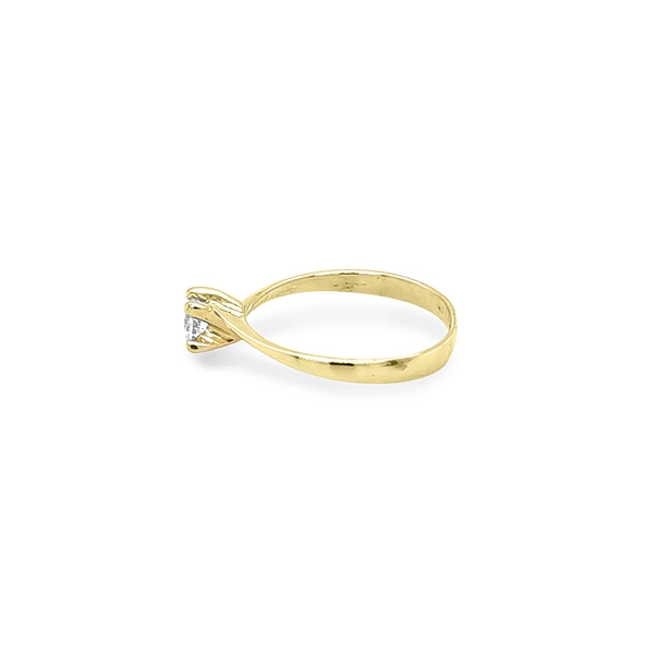 Gold Engagement Ring with Zircones