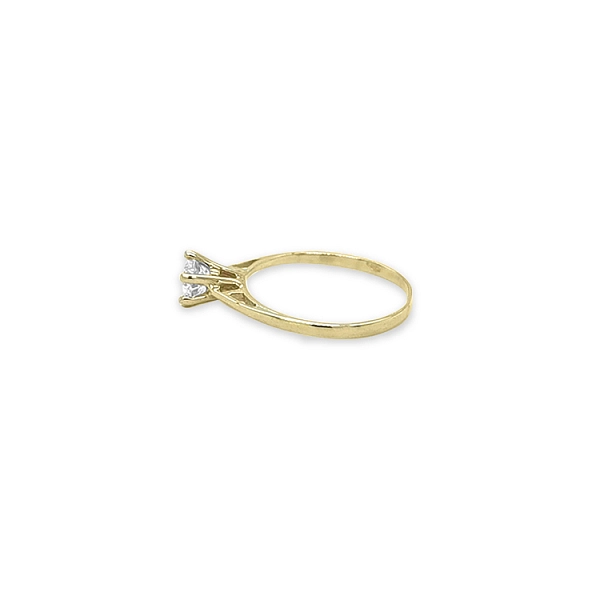 Gold engagement ring with cubic zirconia