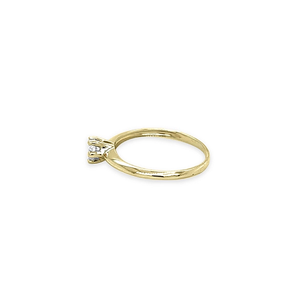 Gold engagement ring with cubic zirconia