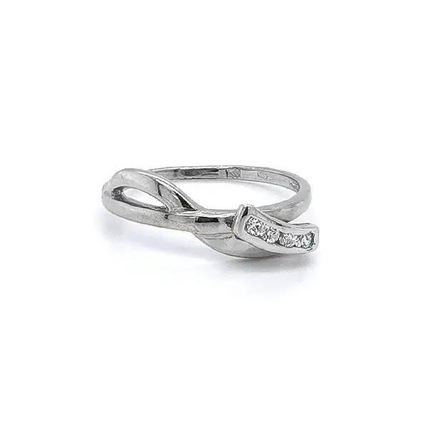 Prsten se Zirkony z Bílého Zlata