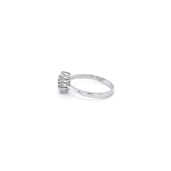 Ring with White Gold Topaz