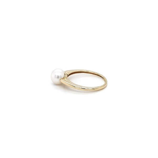 Gold Ring with Pearl