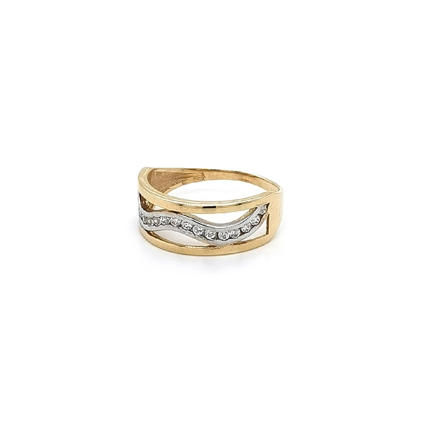 Ring with Zirconias in Gold Combination