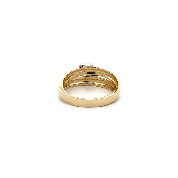 Ring with Zirconias in Gold Combination