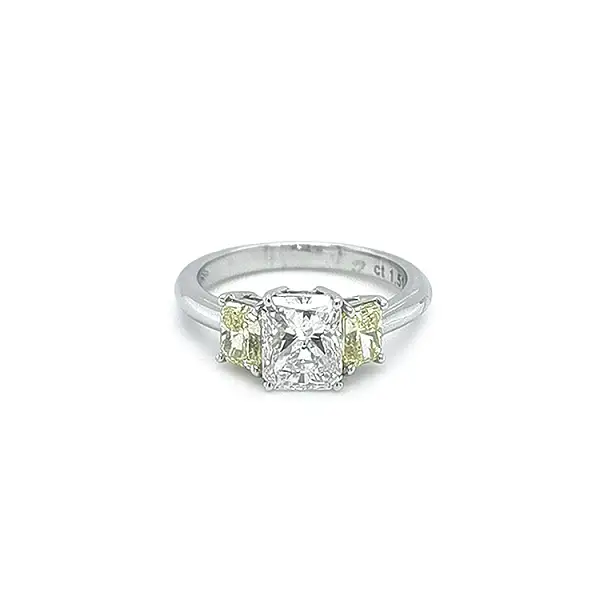 Zlatý Prsten s Žlutými a Bílými Diamanty