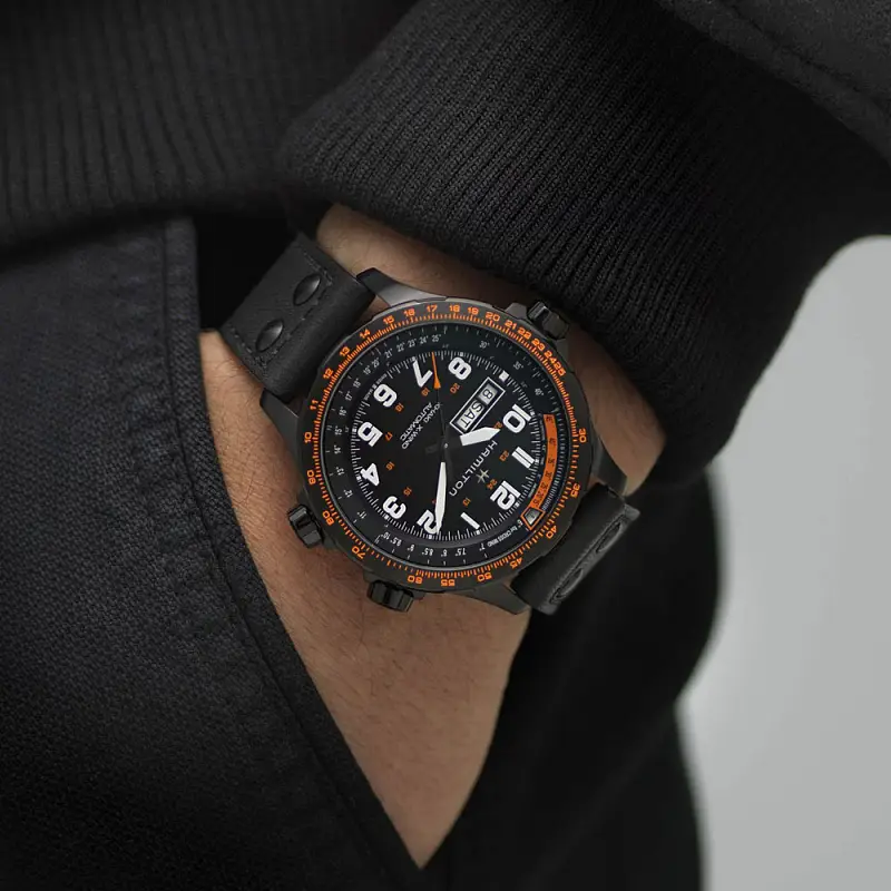 H77785733_wristshot.jpg