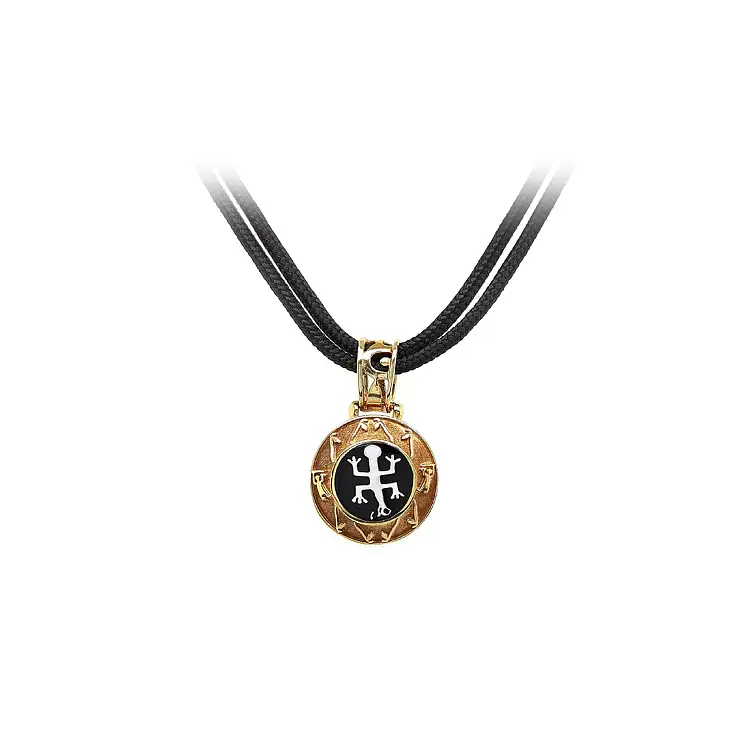 Elegantní zlatý náhrdelník na šňůrce