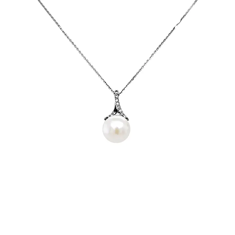 Zlatý Přívěsek s Přírodní Perlou a Diamanty