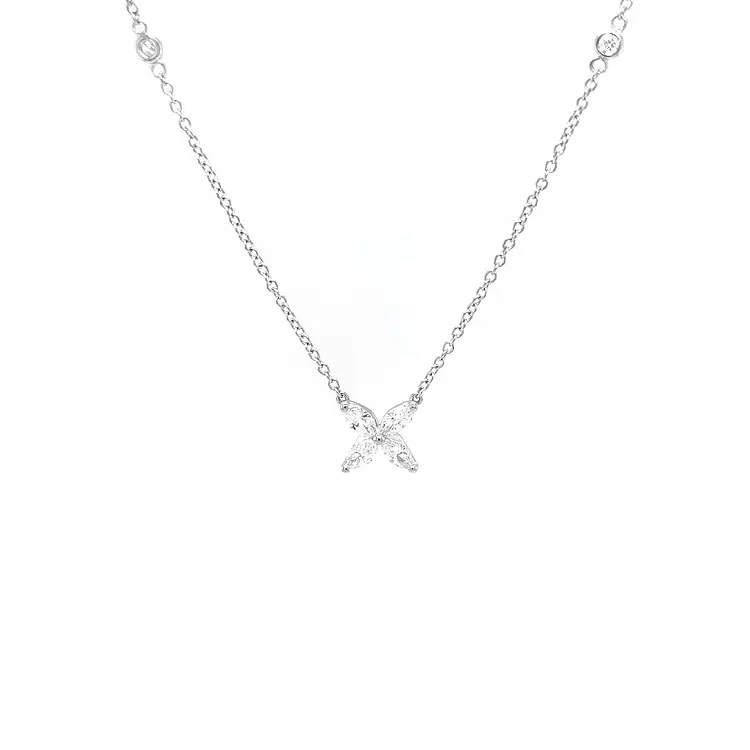 Zlatý přívěsek s diamanty