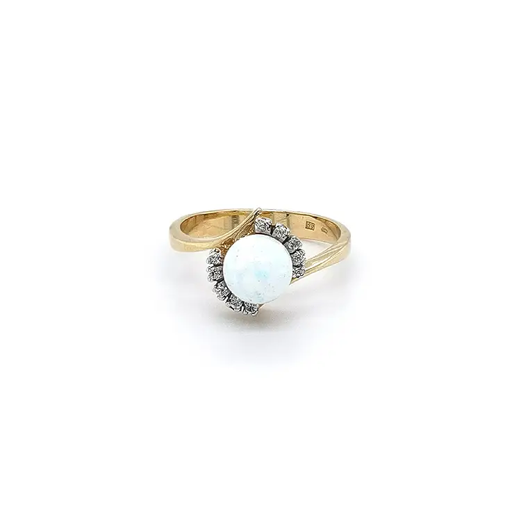 Gold Ring with Opal and Zircones