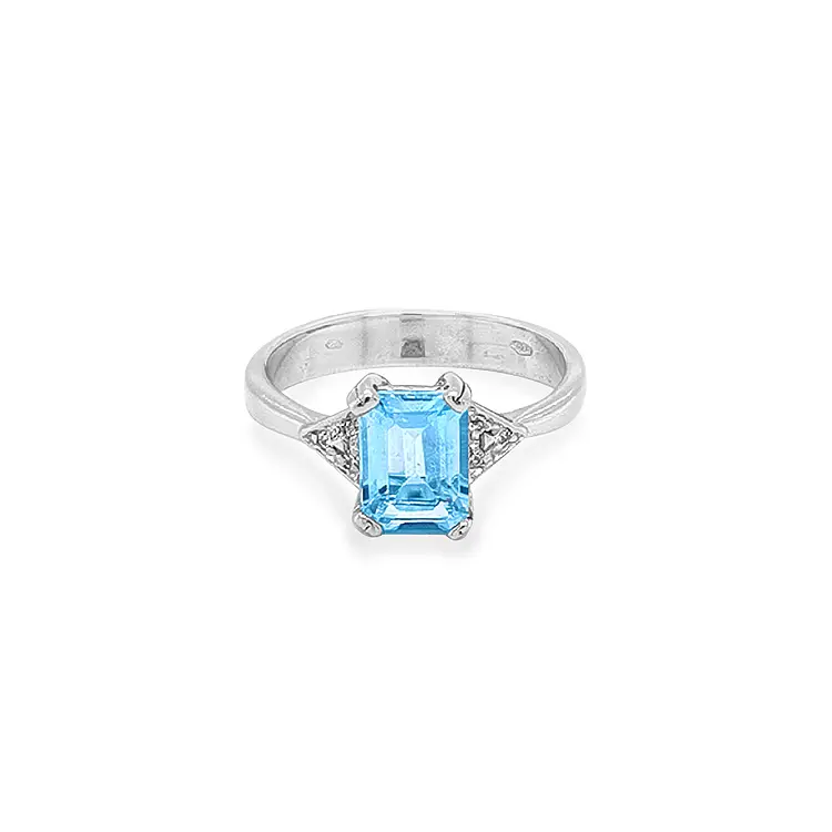 Zlatý Prsten s Modrým Kamenem