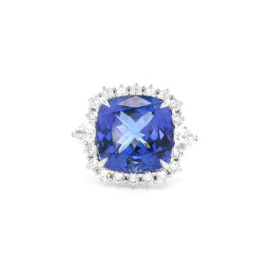 Modrý Poklad – Prsten s Tanzanitem a Diamantovou Elegancí