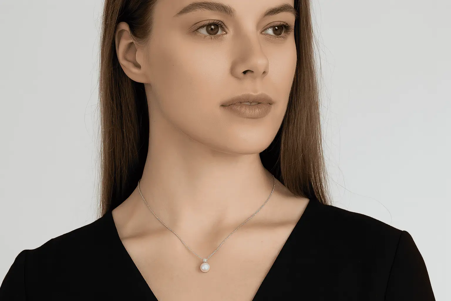 Jak vybrat náhrdelník, který podtrhne vaši jedinečnost