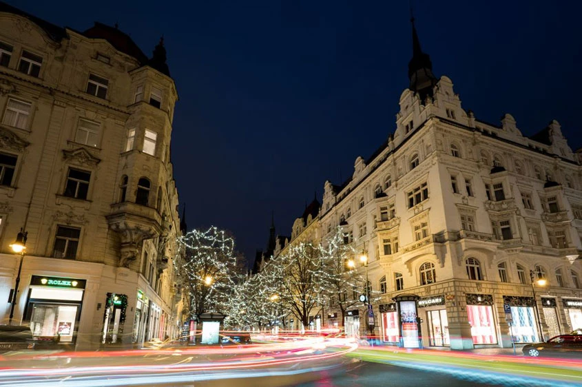 Pařížská ulice: Objevte tento symbol prestiže a luxusu v srdci Prahy