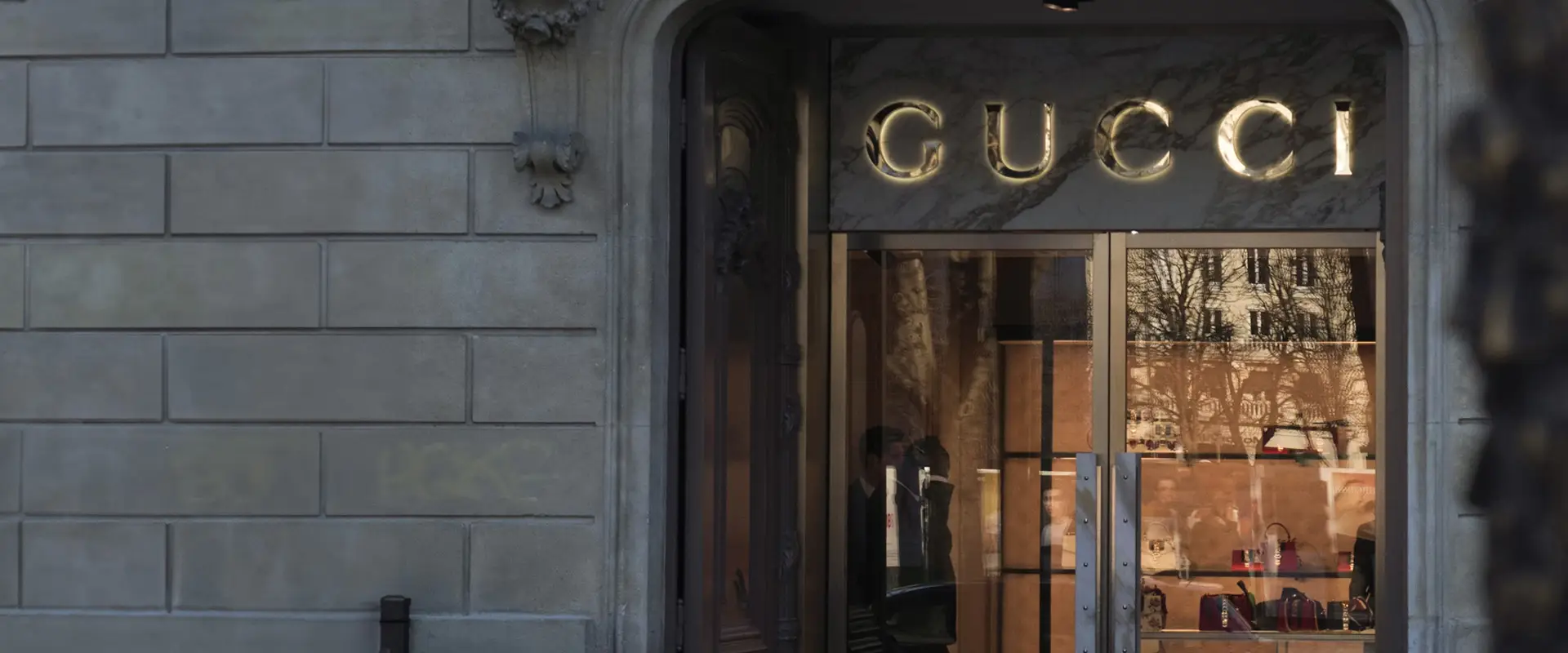 Unikátní šperky a hodinky značky Gucci: Ikonický luxus se stoletou tradicí