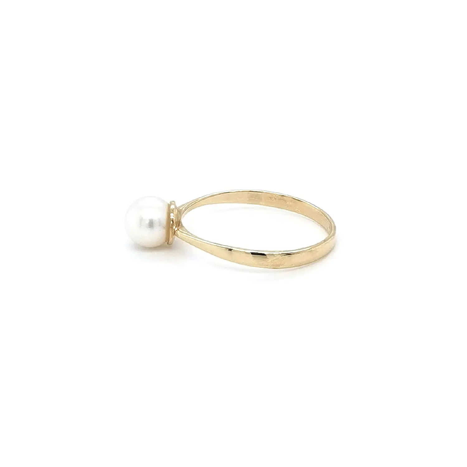 Gold Ring with White Pearl
