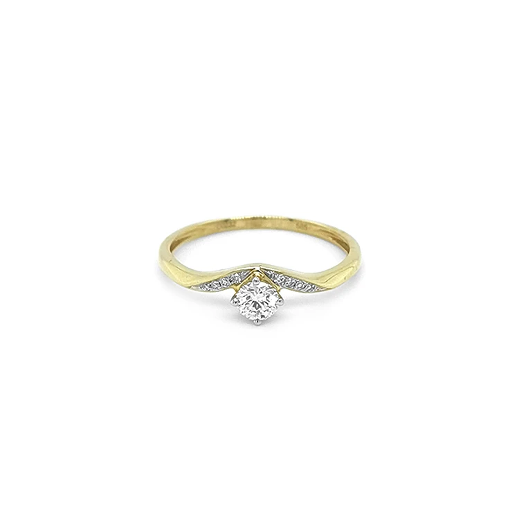 How to choose an engagement ring to say a dream yes