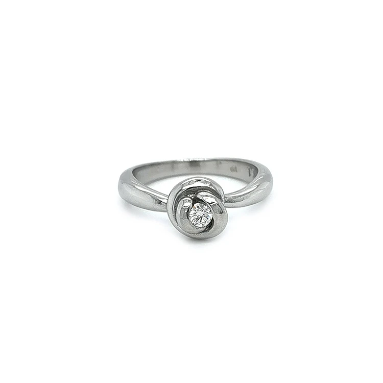 How to choose an engagement ring to say a dream yes